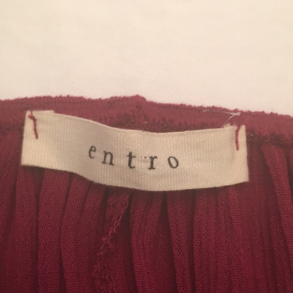 Entry off should red bell sleeve blouse - Picture 4 of 8